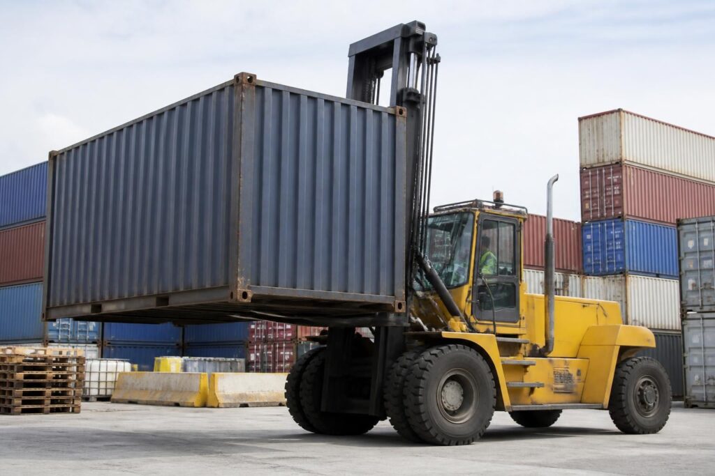 découvrez tout sur le chariot élévateur conteneur : usages, formation caces indispensable et tarifs pour optimiser vos opérations de manutention en toute sécurité.